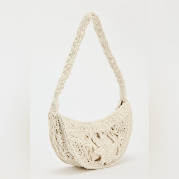 NWT. Zara Ecru Oval Macrame Bag with Flower. - Picture 2 of 8